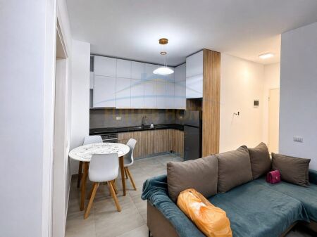 Shitet, Apartament 1+1, Kopshti Botanik, Tirane.