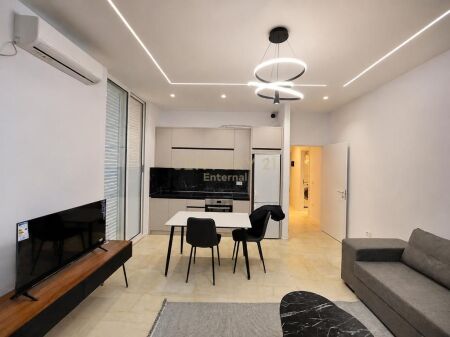 Kodra E Diellit - Affittasi 1+1 Moderno Appena Investito Vicino a Big Market Presso il Sottopasso del Comune 550 € /Mese