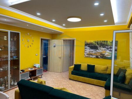 Apartament 2+1+2, Mali Robit, Golem