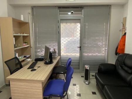 🏢✨ LOCALE COMMERCIALE IN AFFITTO – VICINO ALLA PROCURA ✨