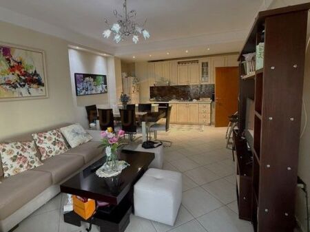 Shitet, Apartament 3+1, Unaza e Re 180,000 €