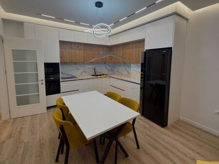 Shitet, Apartament 2+1+2, Rezidenca Erli, Tiranë 255,000 €