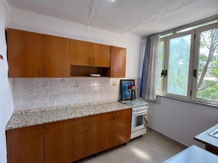 Apartment 2+1, 21 Dhjetori!