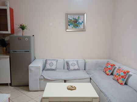 Shitet apartament 1+1 kati 2 Fresk