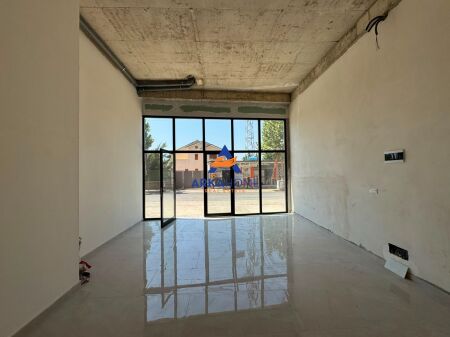 LOCALE COMMERCIALE IN AFFITTO 75,31 M2 "PASKUQAN" 80.000 LEKE