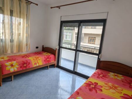 Jepet Me Qera Apartament 2+1+1 Ballkon