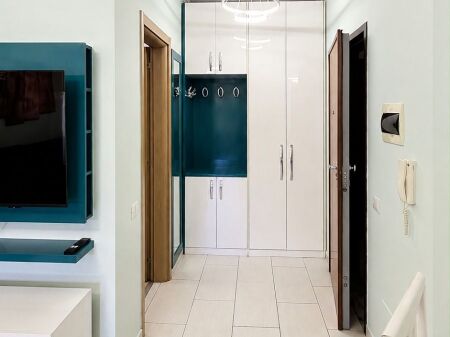 Ish Tregu Elektrik - Jepet Me Qera 2+1+2 Modern Me Ashensor Apartamenti ka nje siperfaqe 110m2, e madhe per nje jetese sa me te mire Apartamenti ndodhet ne katin e 3 Lokacioni eshte me i kerkuari per momentin per nje jetese familjare 1 Sallon 1 Kuzhine e dedikuar 2 Dhoma Gjumi Kondicioner ne cdo ambjent 2 tualete te medha 1 Post Parkimi i perfshire ne cmim 5,000 LEKE 1 Post Parkimi tjeter extra