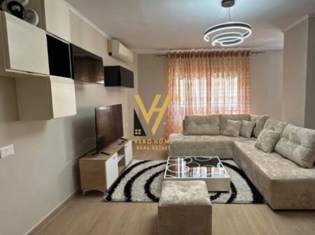JEPET APARTAMENT 2+1+BLK ME QERA TE KOMUNA E PARISIT 80.000 LEKE