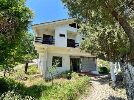 SHITET GODINË 2-KATËSHE – HOTEL 7 DHOMA + AMBIENT BIZNESI, LLIXHA ELBASAN