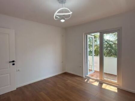 Apartament 1+1 ne Shitje ne Xhamllik  ID 5322