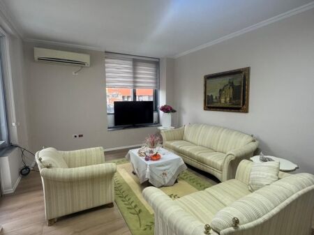 Jepet me qira 2+1+2 perballe Toptanit, Qender