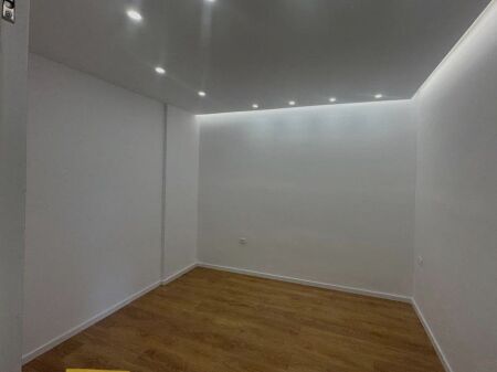 Shitet ,Apartament 1+1, Komuna e Parisit, Tirane 136,000 €