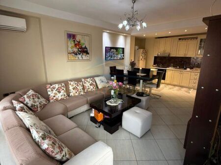 Shitet, Apartament 3+1, Unaza e Re