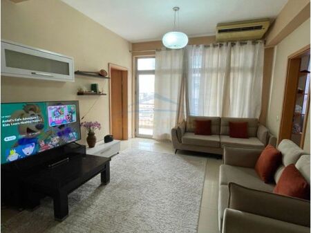 Disponojmë Apartament 2+1 me qera, me vendodhje në Rrugën e Kavajës pranë Delijorgjit.