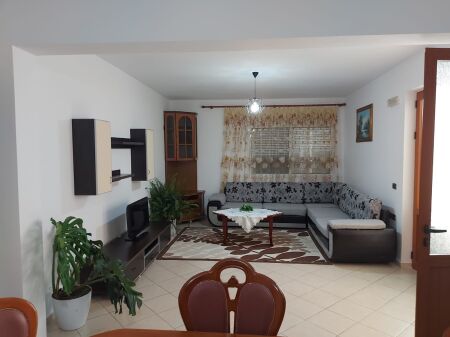 Casa privata 2+1 in affitto – Stazione dei treni !