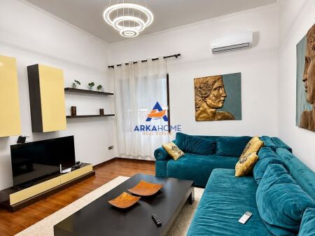 JEPET APARTAMENT ME QERA 2+1+BALLKON "NE QENDER,PRANE 9 KATESHEVE" 900 EURO