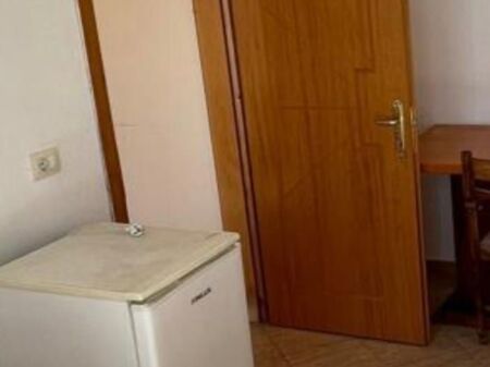 GARSIONERE 16000 LEKE.VILAT GJERMANE