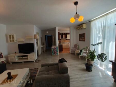 APARTAMENT 2+1 Me Qira PRANE ISH EKSPOZITES