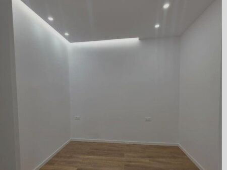 Shitet ,Apartament 1+1, Komuna e Parisit, Tirane 129,000 €