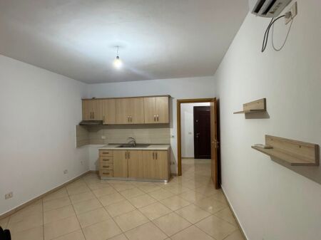 🏢Yzberisht,jepet me qera apartament 1+1,pjeserisht i mobiluar 32,000Leke