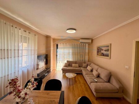 Shitet, Apartament 2+1, Unaza e Re, Tiranë.