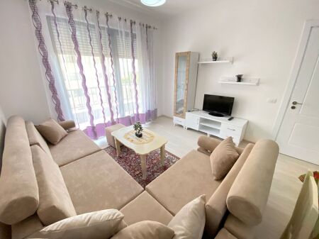 Jepet me Qera Apartament 3+1  Kinostudio afer karburant kastratit