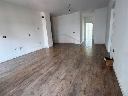 Shitet, Apartament 3+1+2, Kompleksi Ndregjoni, Rruga Jordan Misja
