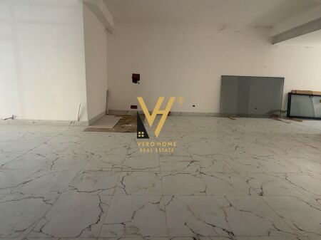 SHOP 137 M2 FOR RENT AT MINE PEZA 300,000 LEKE