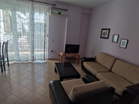 Apartament 1+1 me qera ne Brryl tek Materniteti i Ri