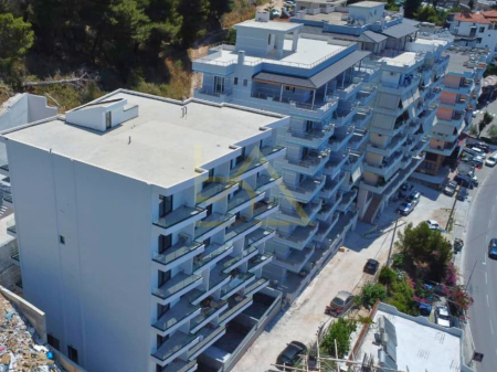 Apartament 2+1 i Mobiluar me Pamje Deti për Shitje – Sarandë