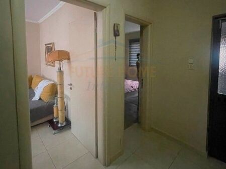 Shitet, Apartament 1+1, Myslym Shyri, Tiranë.