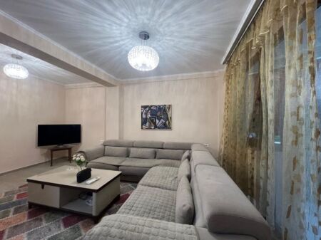 Shitet Apartament 1+1 Tek Bulevardi Zogu i Pare   ID 5329