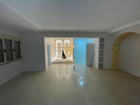 LOCALE COMMERCIALE 80 M2 IN AFFITTO DA IRFAN TOMINI 60.000 LEKE