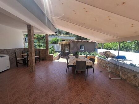 SHTËPI PRIVATE 2+1 PËR QIRA – LUNGOMARE, VLORË