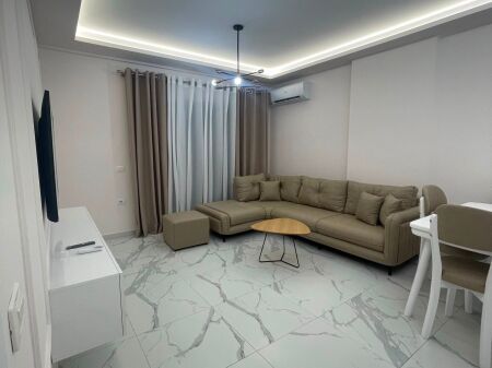Shitet apartament 1+1 ne Yzberisht
