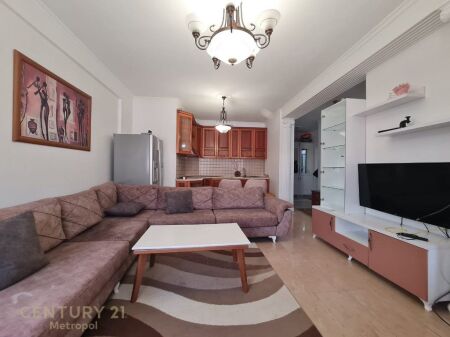 APARTAMENT 2+1 PER QERA PRANE QENDRES !