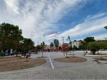 🏢 SHOP FOR RENT NEAR THEATER – VLORË