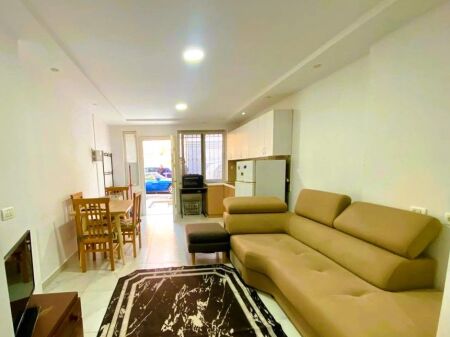 NE KOMUNEN E PARISIT PRANE KESH JAPIM ME QIRA STUDIO APARTAMENT