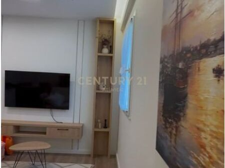 APARTAMENT 1+1 ME VERANDË PËR SHITJE – GOLEM, 100 M NGA DETI