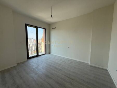 APARTAMENT 3+1+2 PER SHITJE NE LAPRAKE!