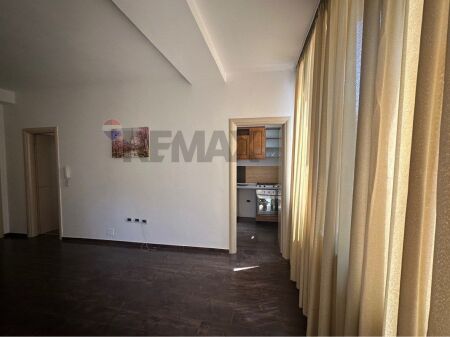 Shitet apartament ne bllok 1+1