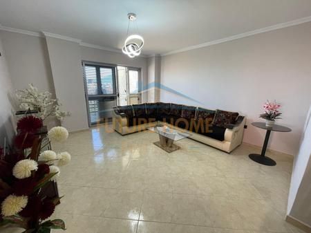 Shitet, Apartament 3+1+2, Kristal Center, Tiranë.