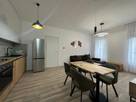 APARTAMENT 2+1+2 +VERANDE PER QIRA PRANE BULEVARDIT TE RI!