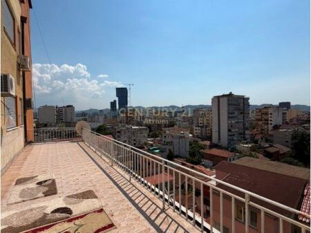 APARTAMENT 2+1+2 ME QERA , RRUGA FORTUZI!