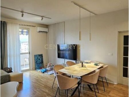 RRUGA FORTUZI, APARTAMENT 2+1 PER QIRA