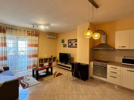 Jepet apartament 1+1 me qira tek ATSH , Pazari i Ri , Rruga e Elbasanit , Shkolla e Baletit .