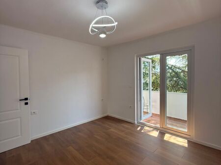 Apartament 1+1 per shitje ne Xhamllik.