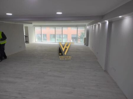 JEPET ZYRE 140 M2 ME QERA TE RR.HOXHA TAHSIM 130.000 LEKE