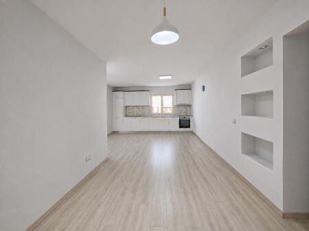 Shesim Apartament 2+1+2 në Myslym Shyri !