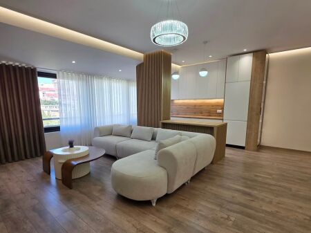  Shitet Apartament Super Luksoz 2+1  Rruga Hamdi Garunja, Liqeni i Thatë (jo zonë malore)    Çmimi: 273 Milion Lekë